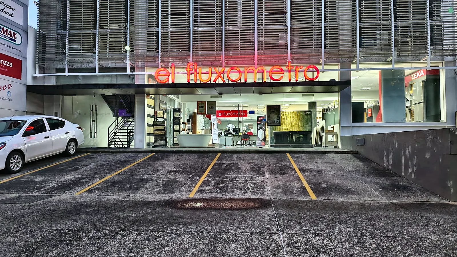 El Fluxómetro Av. México – fachada